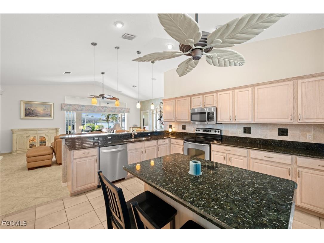 626 Cape Coral Parkway W Cape Coral FL 33914 2025022065 image16