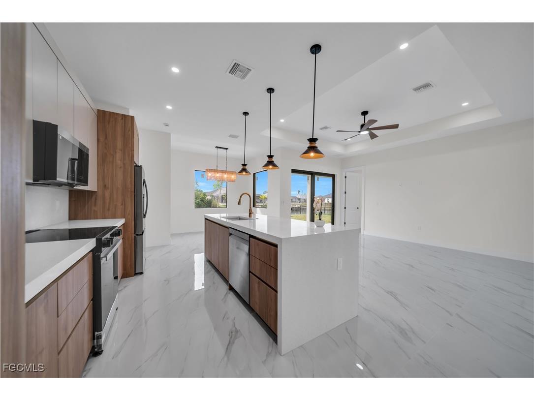 626 NE 8th Street Cape Coral FL 33909 2025020167 image12