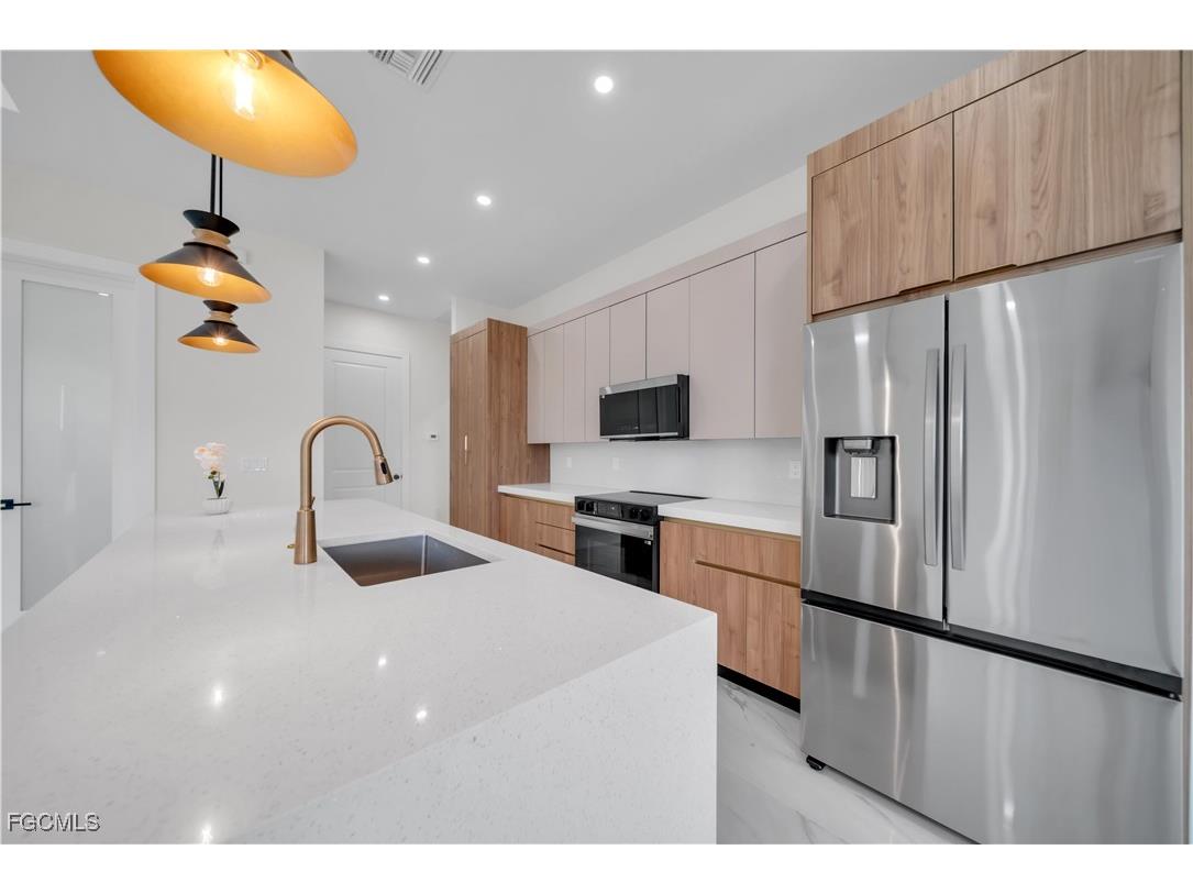 626 NE 8th Street Cape Coral FL 33909 2025020167 image14