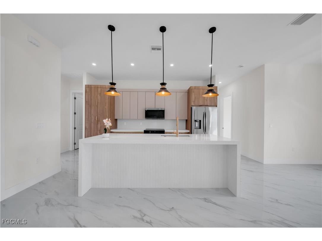 626 NE 8th Street Cape Coral FL 33909 2025020167 image15