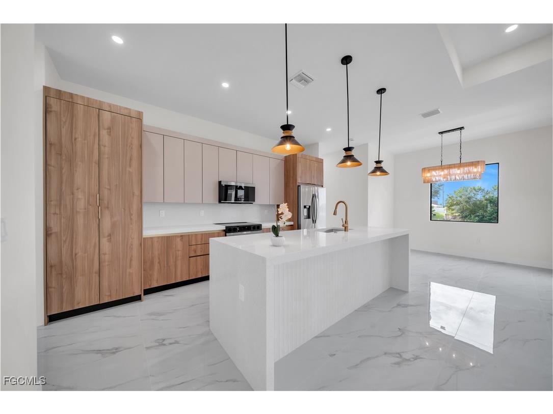 626 NE 8th Street Cape Coral FL 33909 2025020167 image17