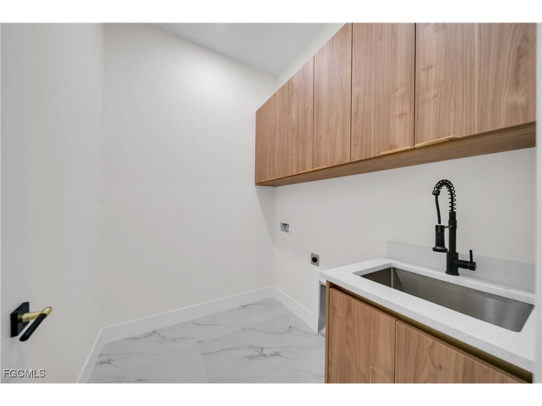 626 NE 8th Street Cape Coral FL 33909 2025020167 image18