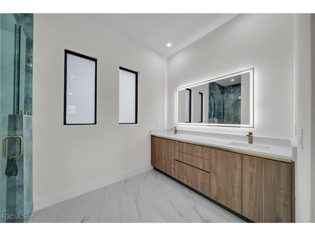 626 NE 8th Street Cape Coral FL 33909 2025020167 image20