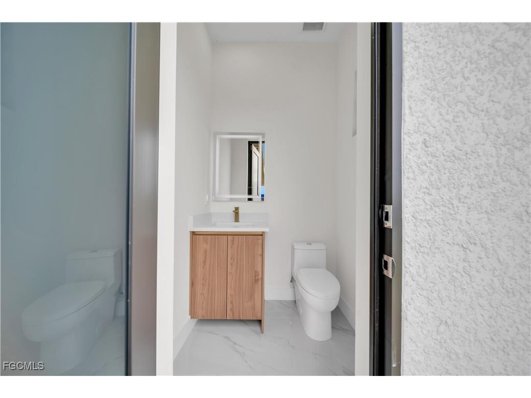 626 NE 8th Street Cape Coral FL 33909 2025020167 image39