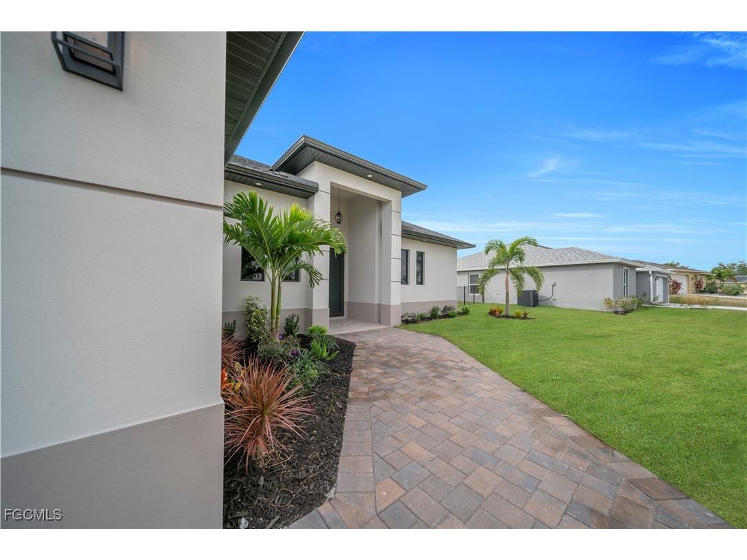 626 NE 8th Street Cape Coral FL 33909 2025020167 image5