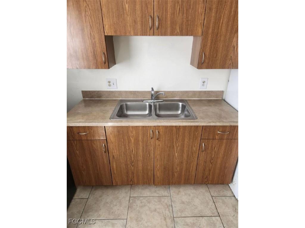 626 SE 13th Court #4 Cape Coral FL 33990 2025007348 image4