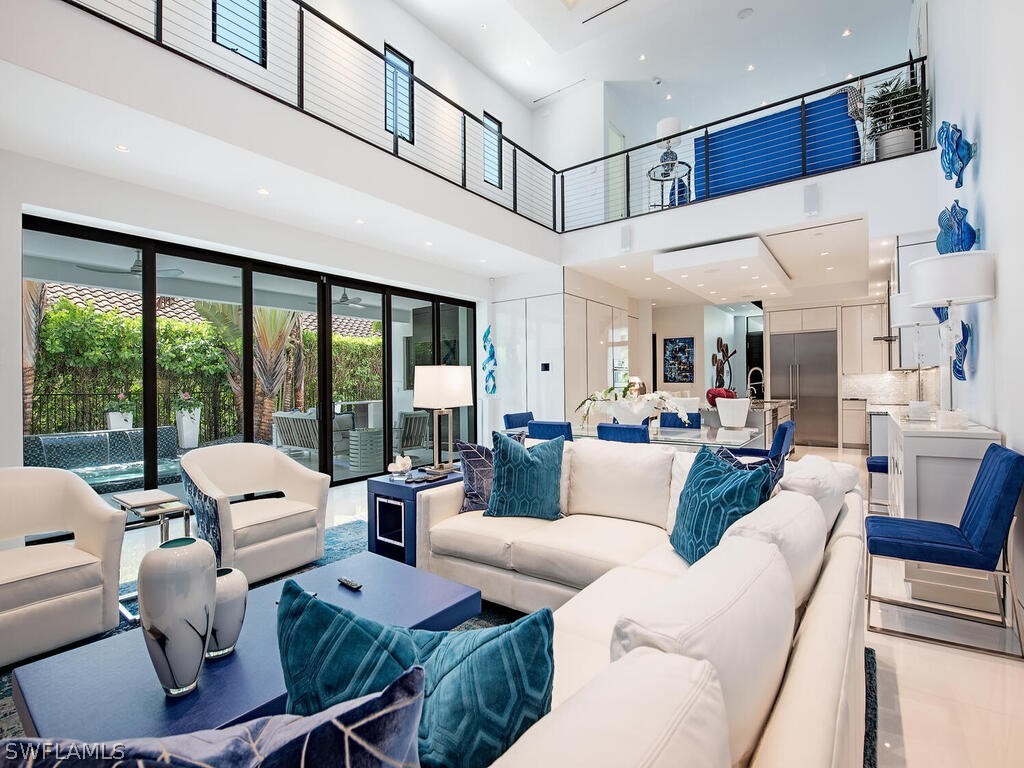 627 Fairway Terrace Naples FL 34103 224048775 image1