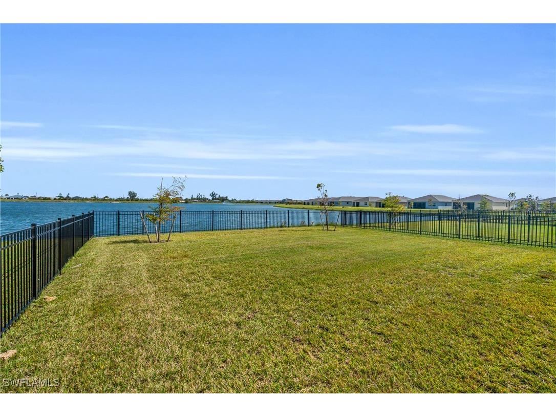 627 Parkshore Lake Avenue Cape Coral FL 33993 224076734 image1
