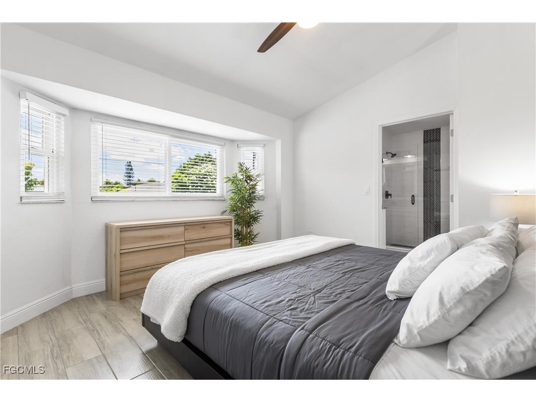 628 SE 9th Place Cape Coral FL 33990 2025018138 image10