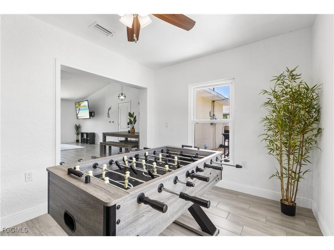 628 SE 9th Place Cape Coral FL 33990 2025018138 image21