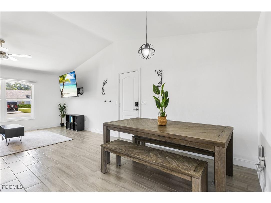 628 SE 9th Place Cape Coral FL 33990 2025018138 image22