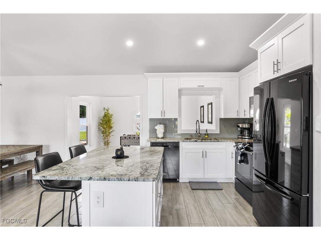 628 SE 9th Place Cape Coral FL 33990 2025018138 image3