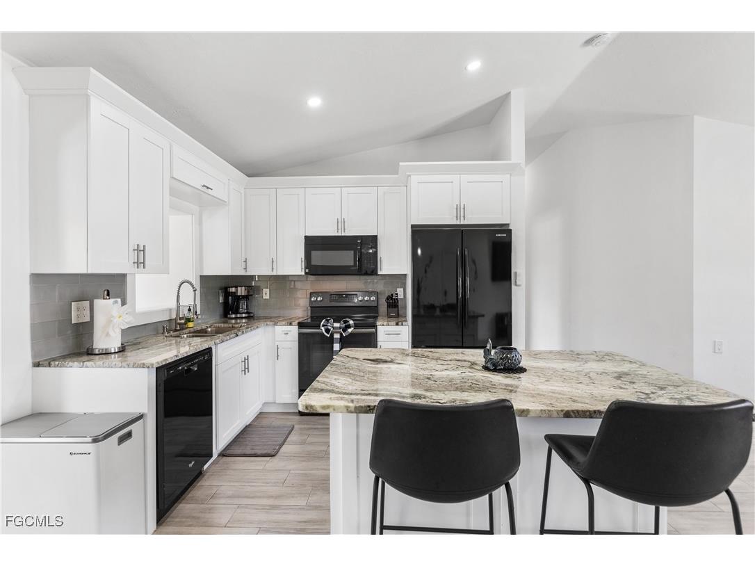 628 SE 9th Place Cape Coral FL 33990 2025018138 image6