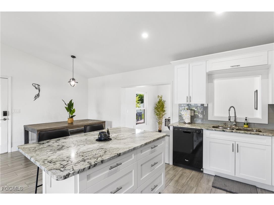 628 SE 9th Place Cape Coral FL 33990 2025018138 image7