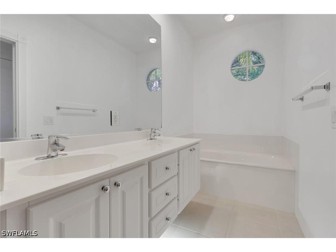 6284 Towncenter Circle Naples FL 34119 226019561 image15