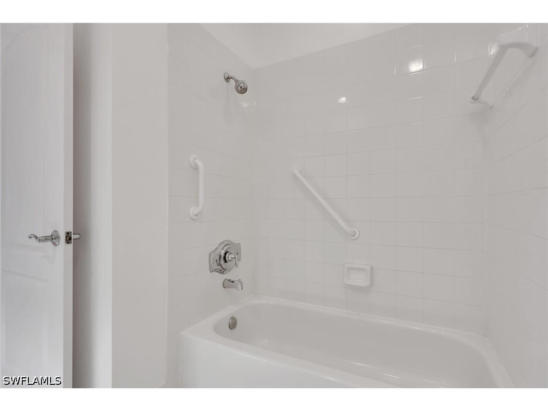 6284 Towncenter Circle Naples FL 34119 226019561 image21