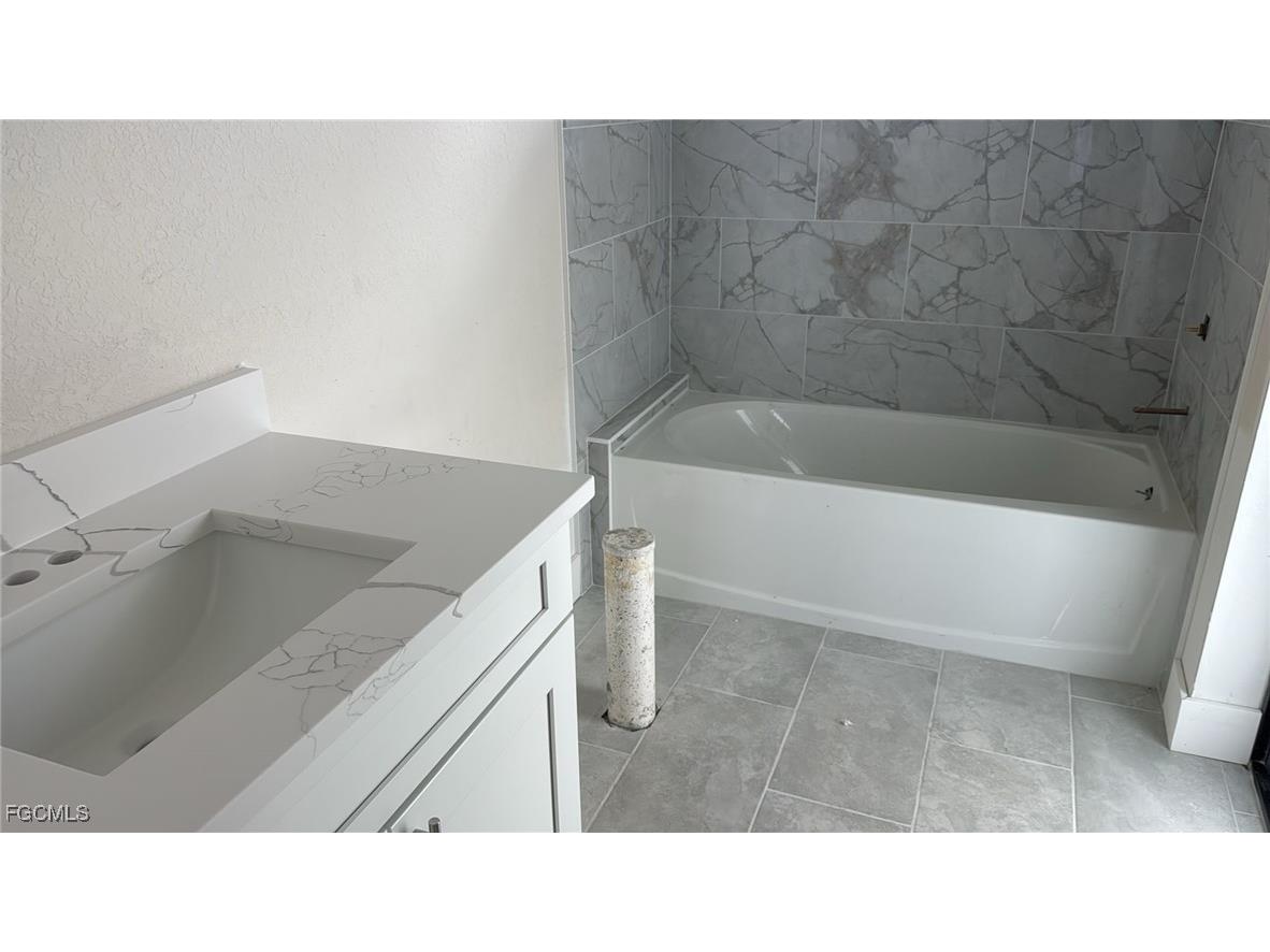 629 NW 28th Terrace Cape Coral FL 33993 2025000692 image3