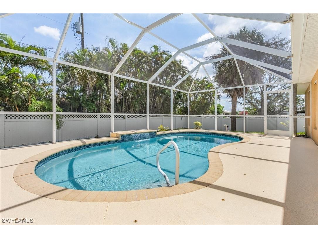629 SW 11th Terrace Cape Coral FL 33991 223047590 image1