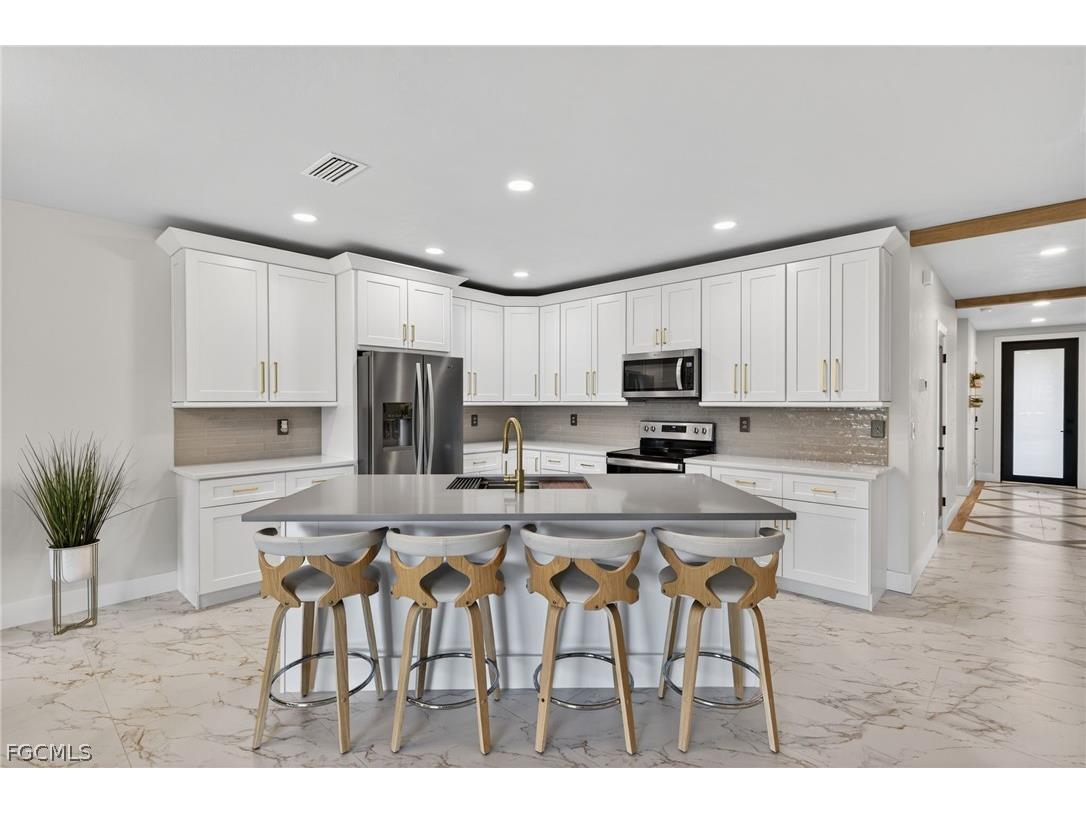 630 SW 11th Place Cape Coral FL 33991 2026007013 image2