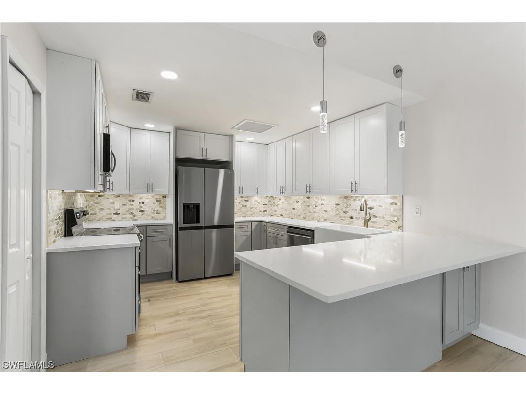 6301 Royal Woods Drive Fort Myers FL 33908 224007507 image1