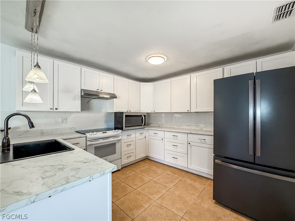 6302 Royal Woods Drive Fort Myers FL 33908 2026007786 image1