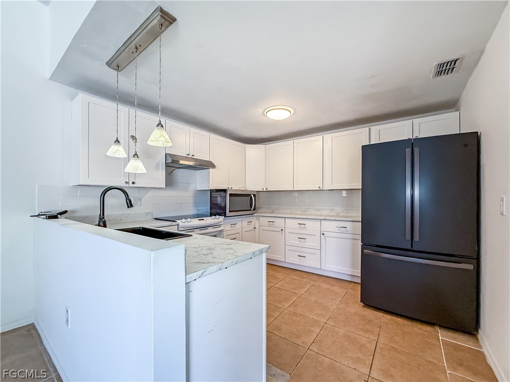 6302 Royal Woods Drive Fort Myers FL 33908 2026007786 image2