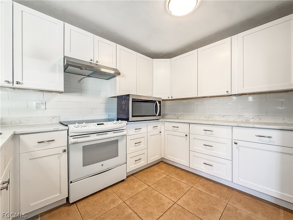 6302 Royal Woods Drive Fort Myers FL 33908 2026007786 image3