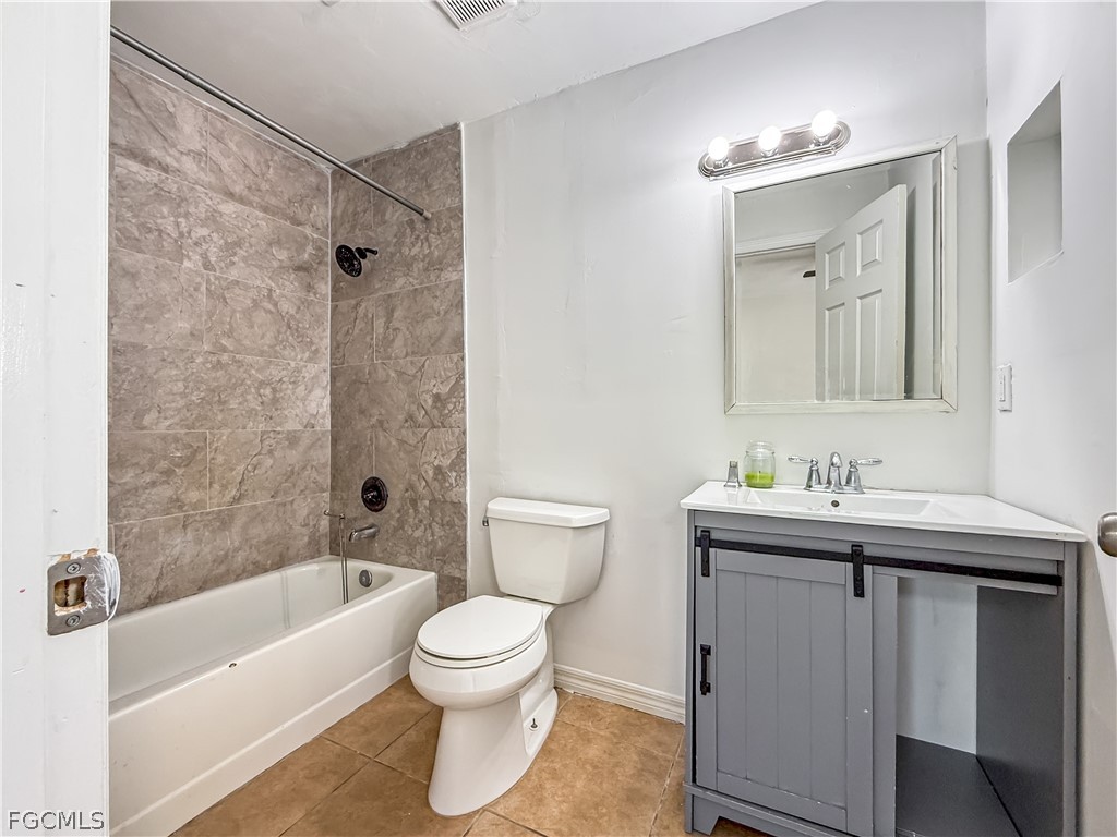 6302 Royal Woods Drive Fort Myers FL 33908 2026007786 image8