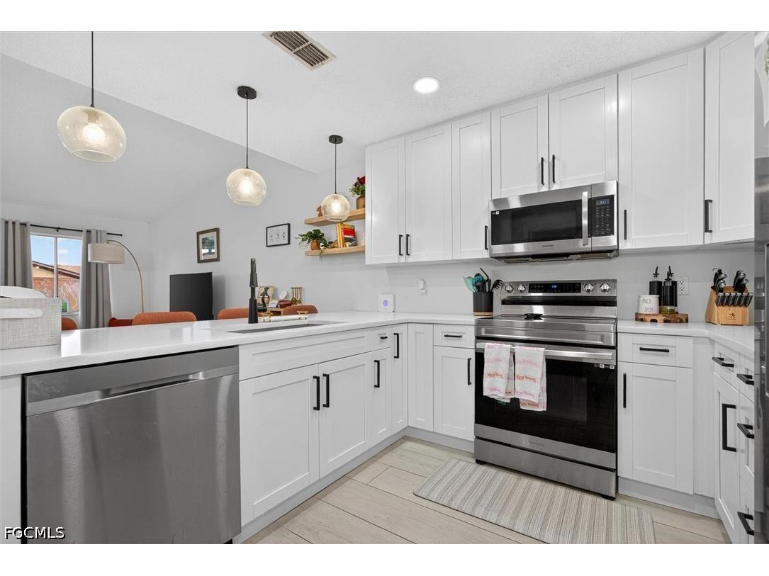 6315 Royal Woods Drive Fort Myers FL 33908 2026023719 image8