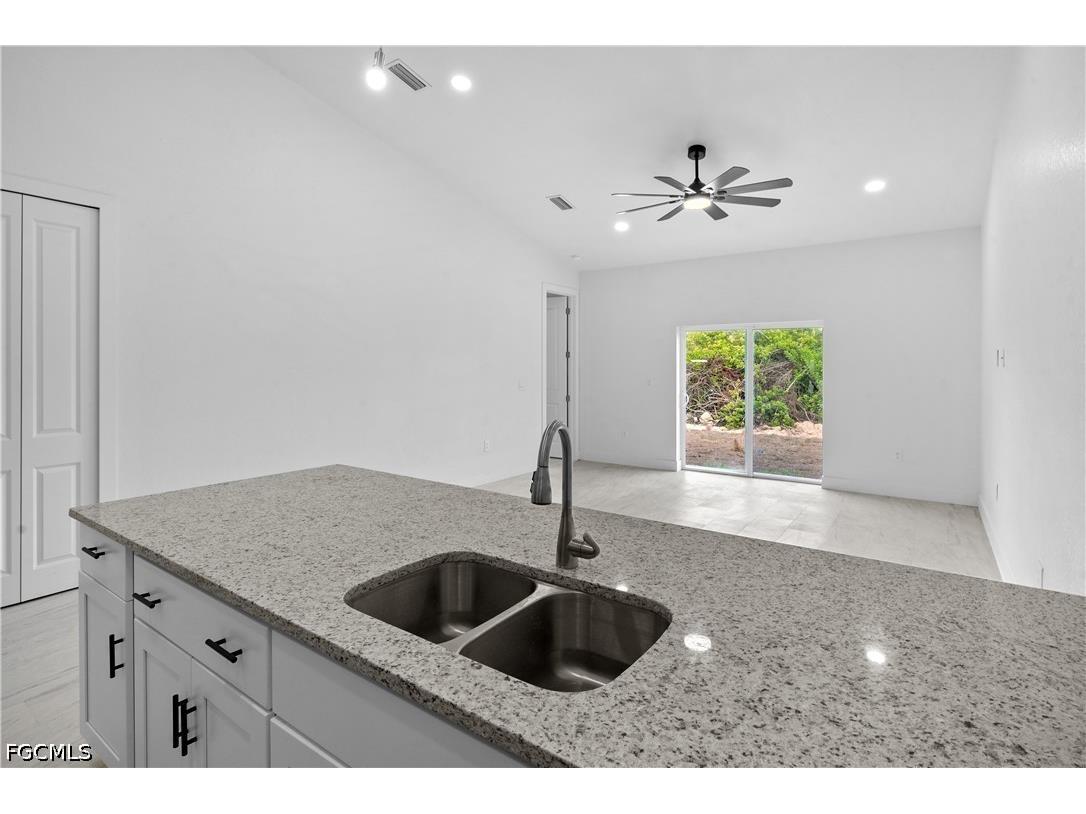 632/634 Knapp St Lehigh Acres FL 33974 2026004393 image3