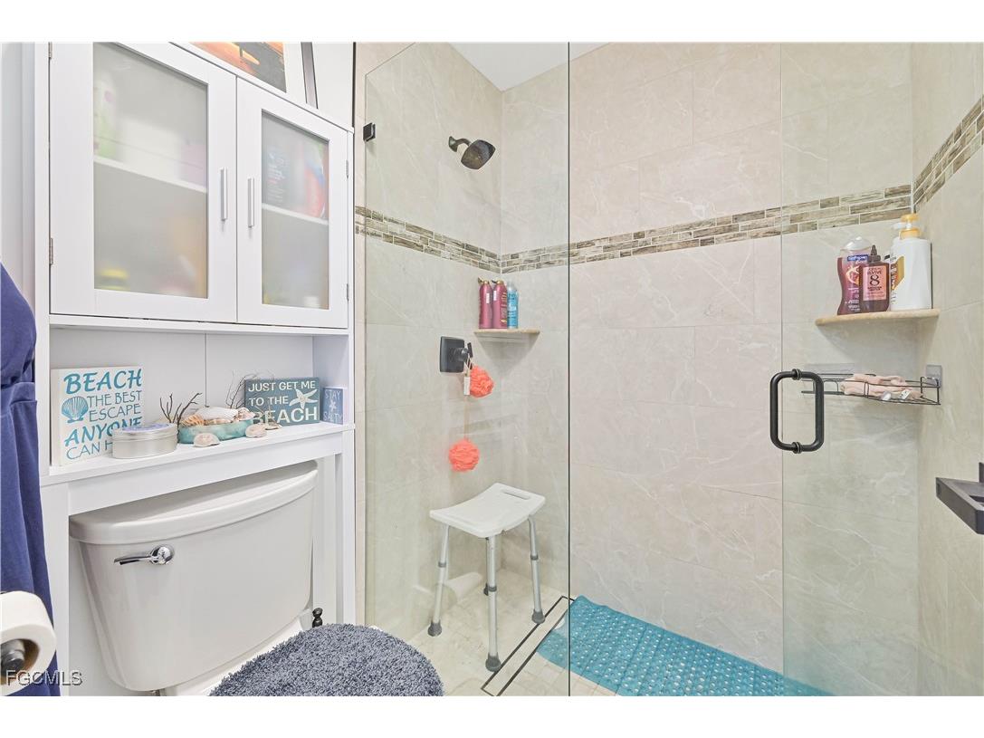 6320 Royal Woods Drive Fort Myers FL 33908 2025020881 image18