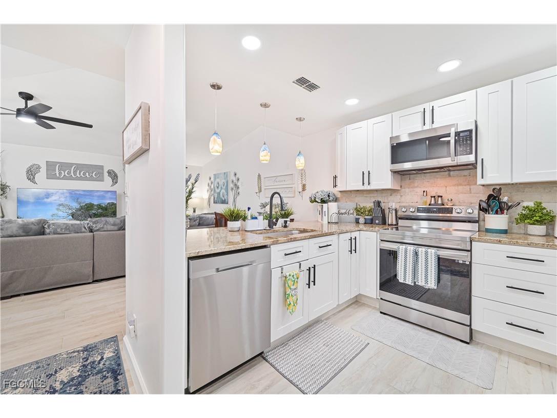 6320 Royal Woods Drive Fort Myers FL 33908 2025020881 image3