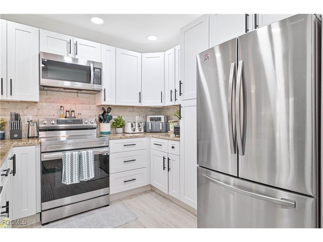 6320 Royal Woods Drive Fort Myers FL 33908 2025020881 image6