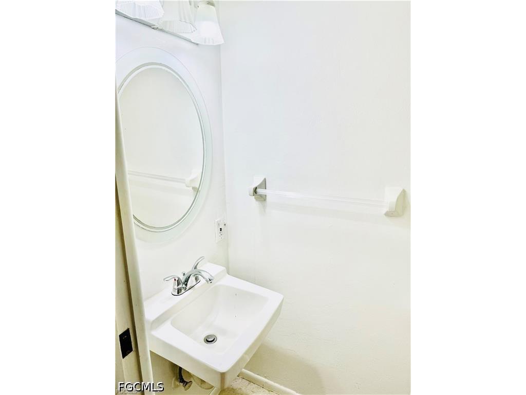 6324 Panther Lane #6 Fort Myers FL 33919 2026029503 image2