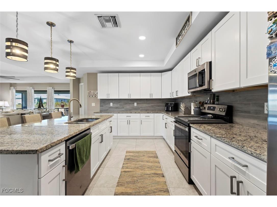 633 Carrillon Avenue S Lehigh Acres FL 33974 2026004518 image5