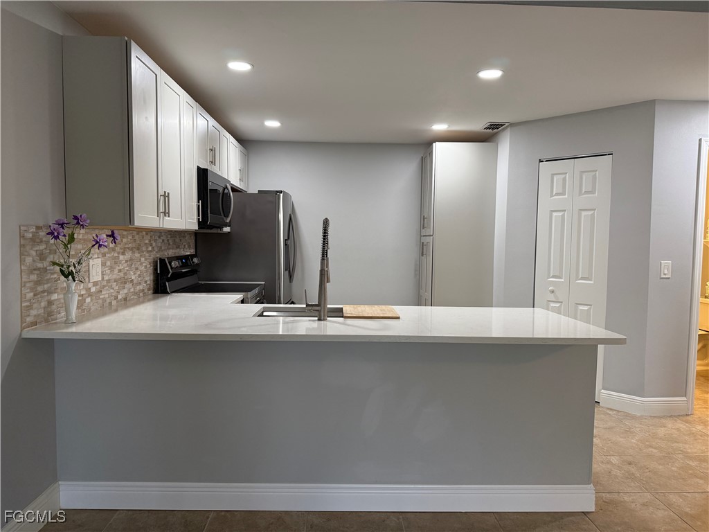 6331 Royal Woods Drive Fort Myers FL 33908 2025000059 image1