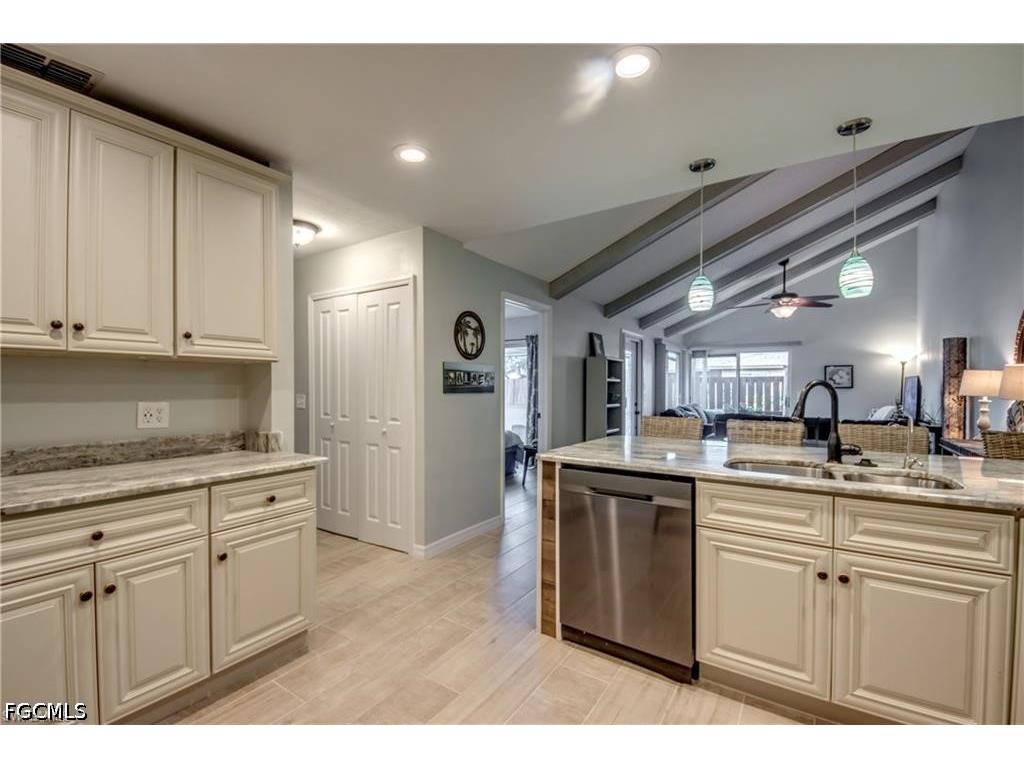 6337 Royal Woods Drive Fort Myers FL 33908 2026021331 image2