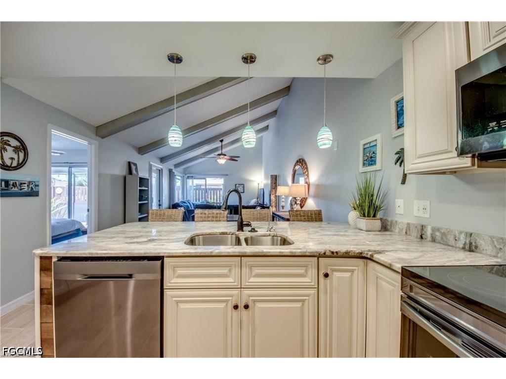6337 Royal Woods Drive Fort Myers FL 33908 2026021331 image4
