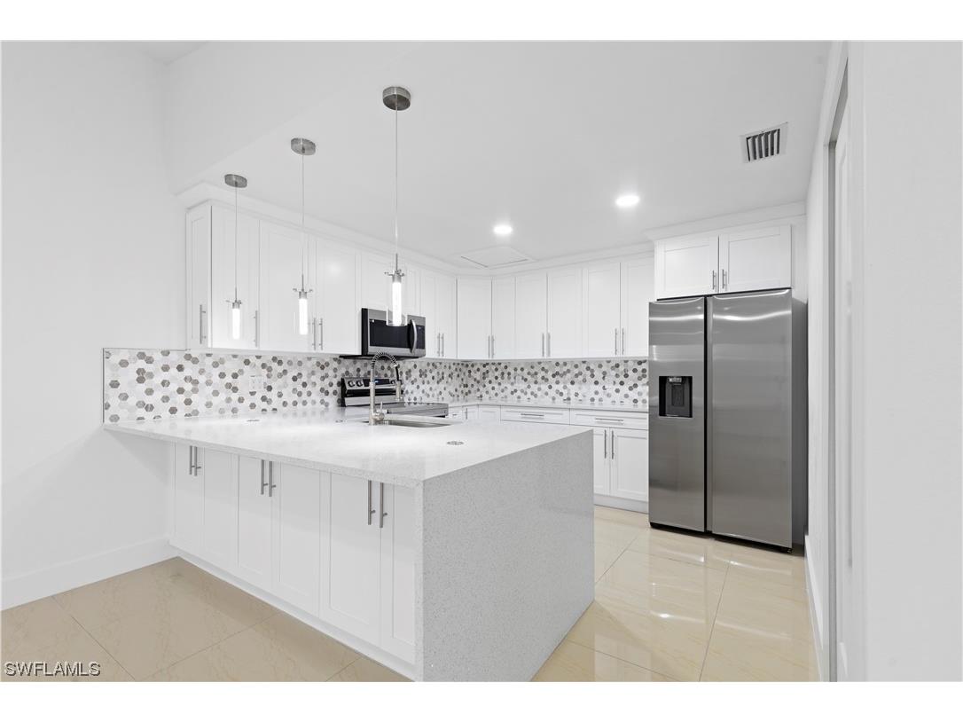 6347 Royal Woods Drive Fort Myers FL 33908 223059922 image1