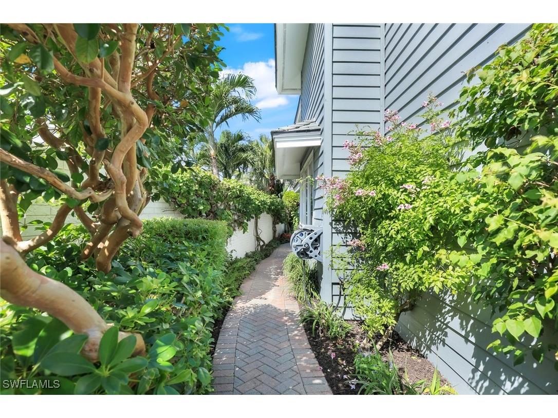 635 Bridgeway Lane Naples FL 34108 225075666 image8