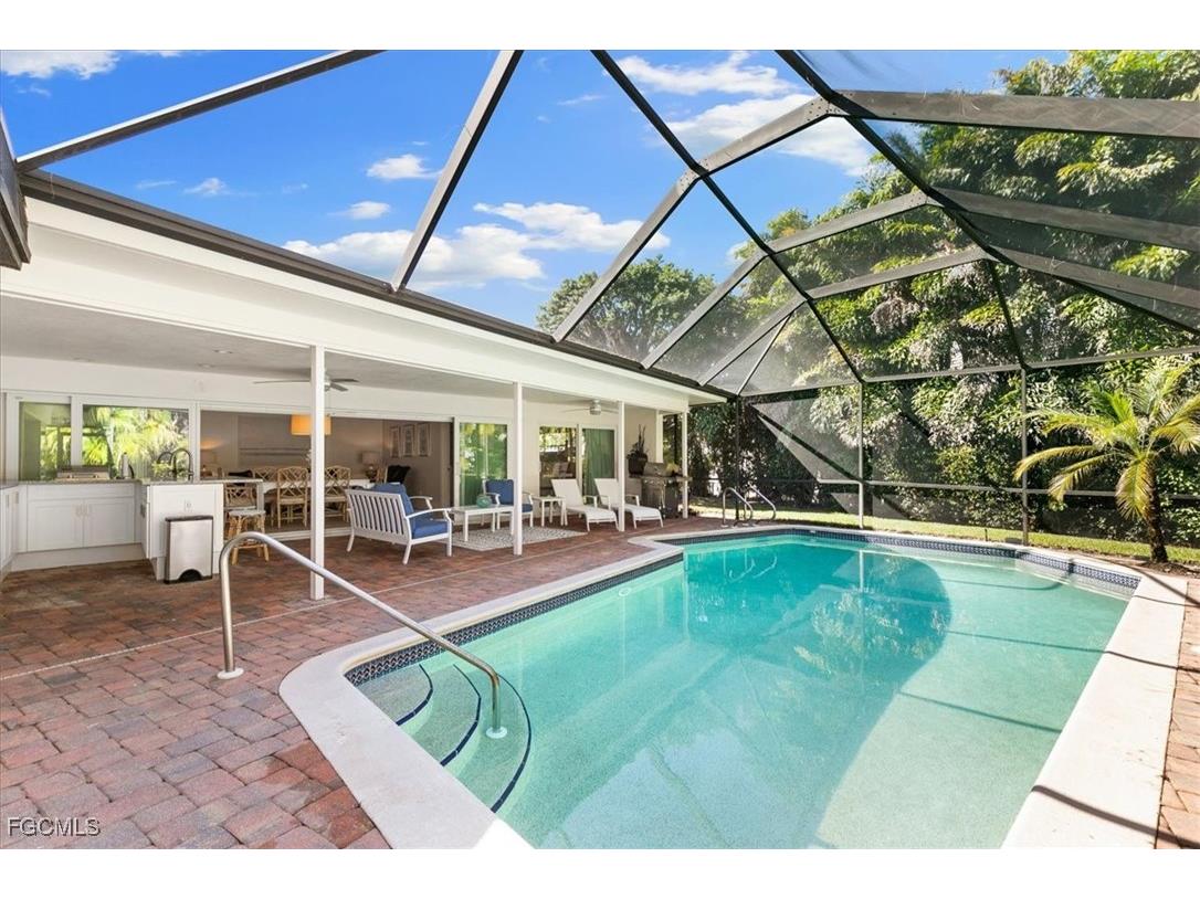 635 Fountainhead Lane Naples FL 34103 2025025260 image24