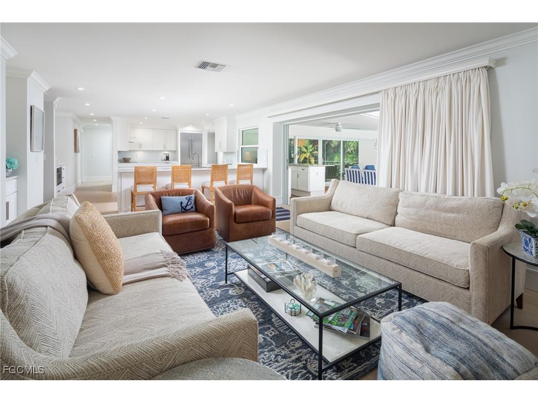 635 Fountainhead Lane Naples FL 34103 2025025260 image9