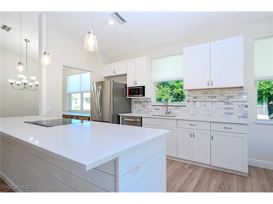 635 Lalique Circle #1303 Naples FL 34119 225063019 image1