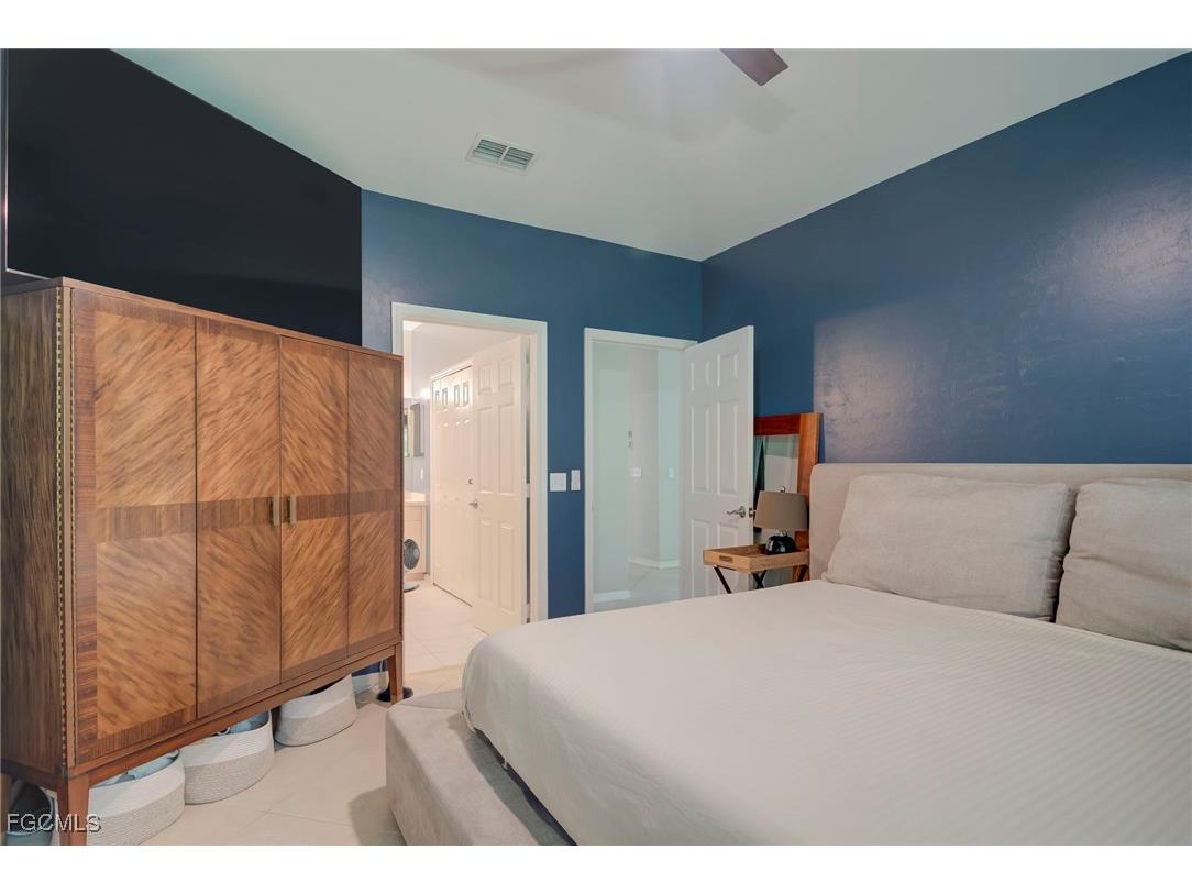 635 Mardel Court #204 Naples FL 34104 2025014664 image14