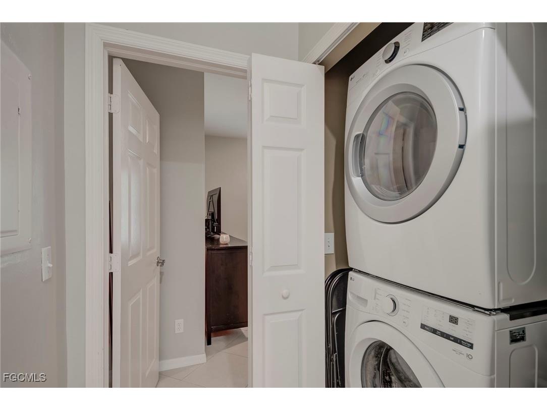 635 Mardel Court #204 Naples FL 34104 2025014664 image23