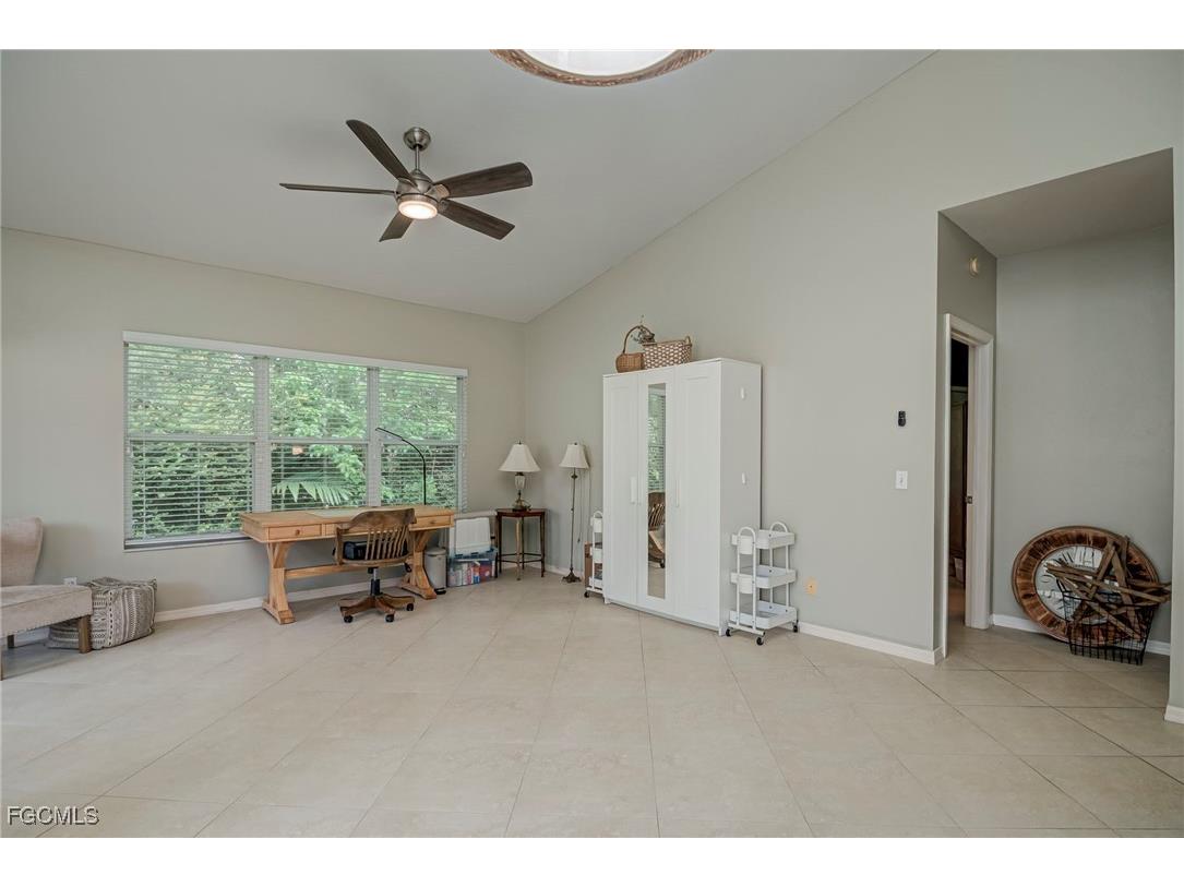 635 Mardel Court #204 Naples FL 34104 2025014664 image5