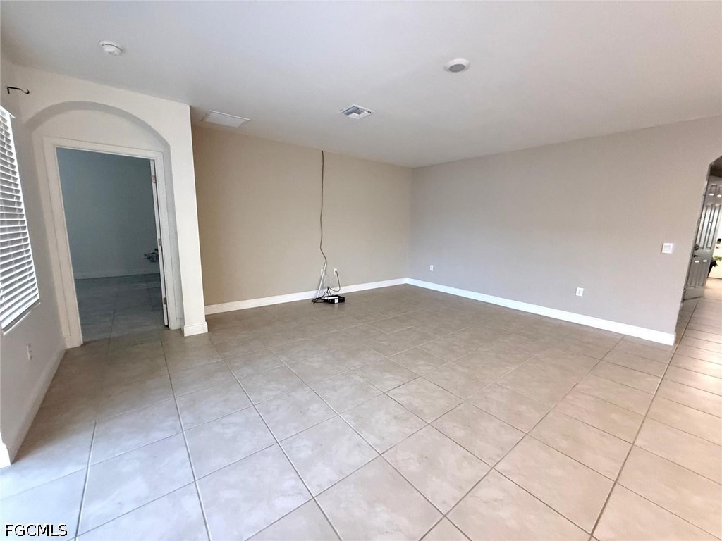 635 NE 6th Place Cape Coral FL 33909 2026023353 image5