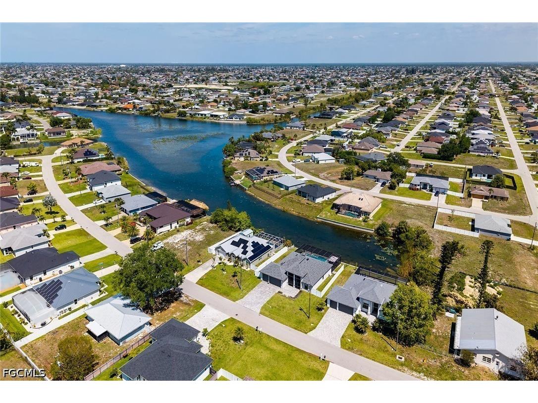 635 NE 7th Terrace Cape Coral FL 33909 2026021587 image2