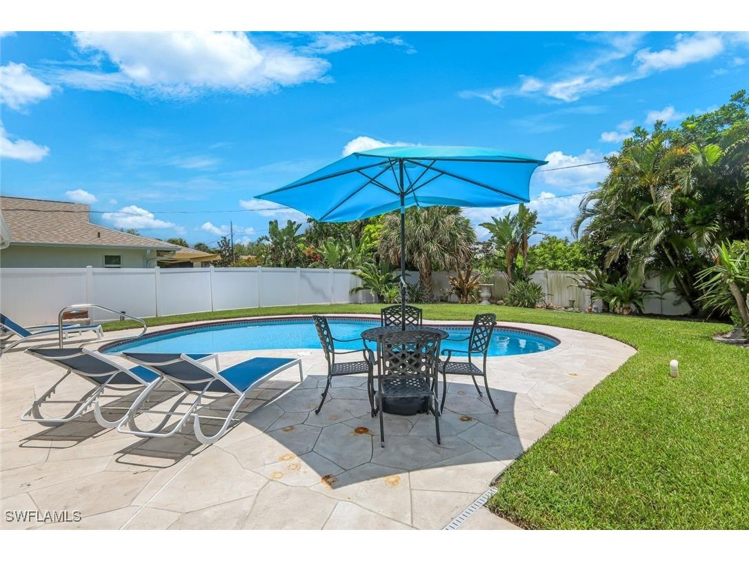 636 98th Avenue N Naples FL 34108 225054987 image1