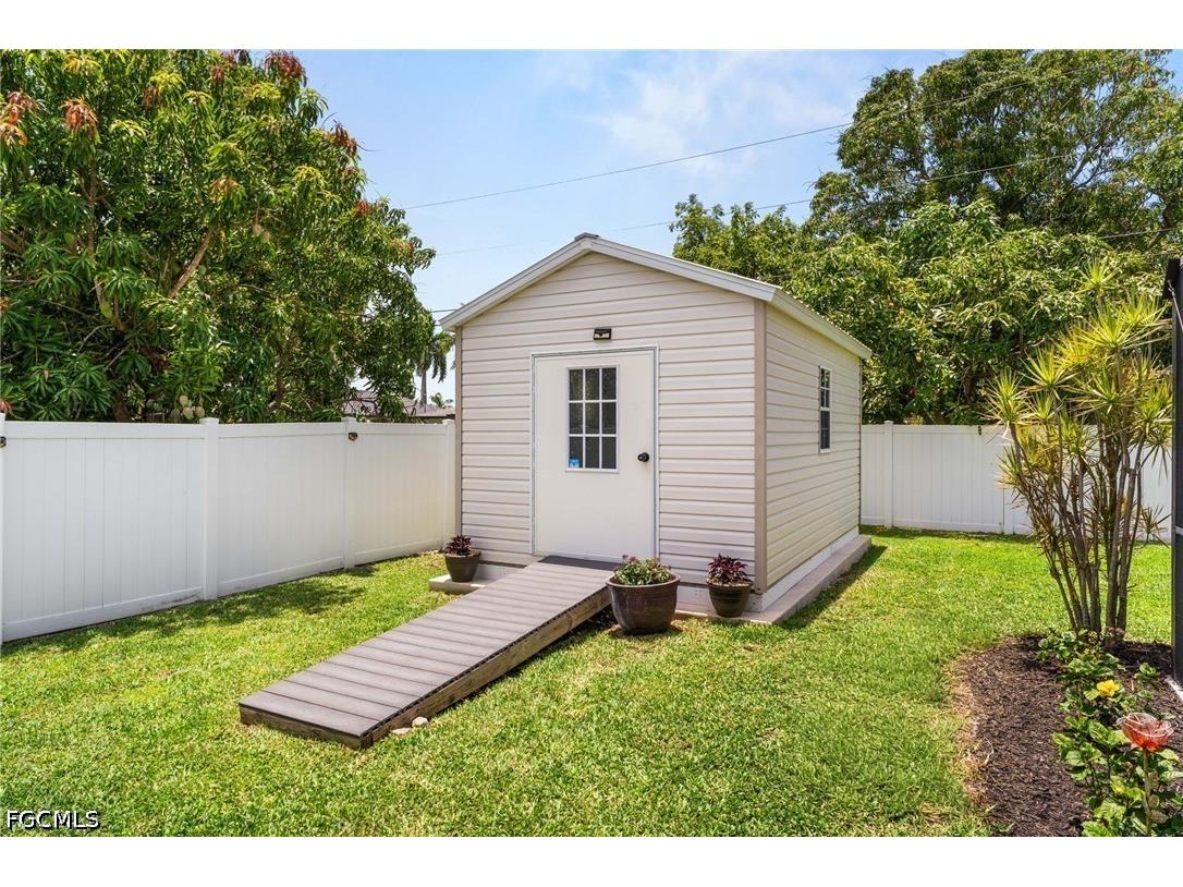636 SE 11th Avenue Cape Coral FL 33990 2026024682 image40